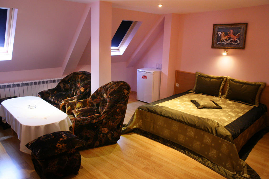 Hotel Mehdjarel Shumen Esterno foto